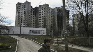 Hanging on in a frontline Ukrainian ghost town