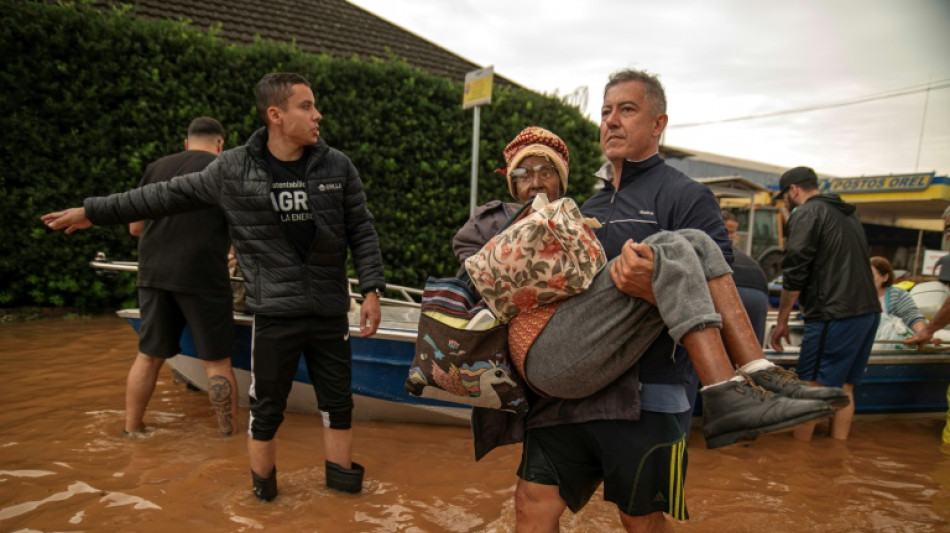 Inondations au Brésil: course contre la montre pour secourir les victimes