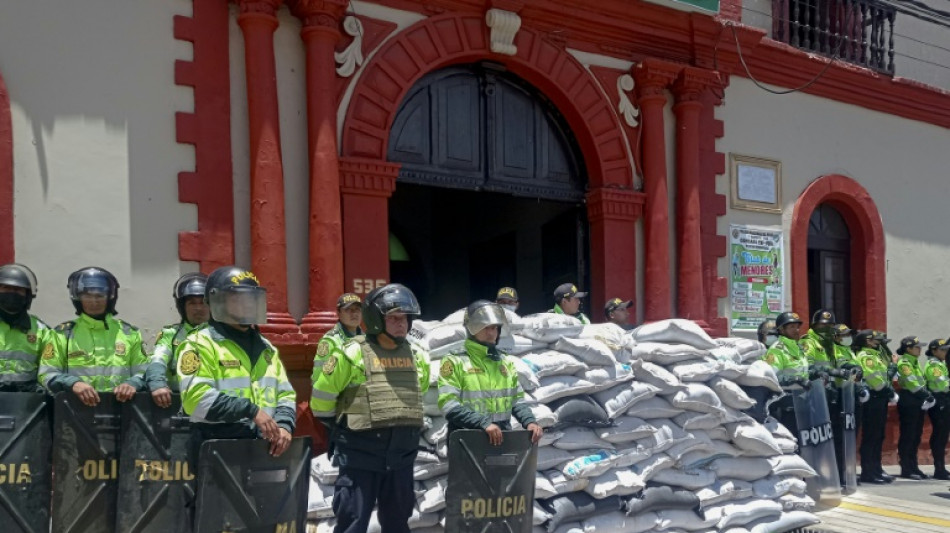 Suben a 17 los muertos por choques entre manifestantes y antimotines en sur de Perú