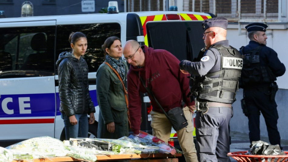 Attaque islamiste d'Arras: recueillement au lycée, 7.000 militaires déployés