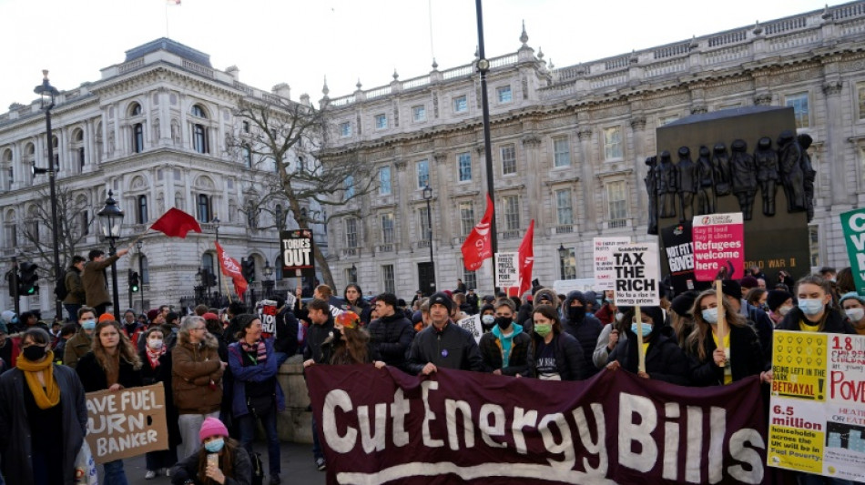 Hunderte Briten demonstrieren gegen massiv gestiegene Lebenshaltungskosten