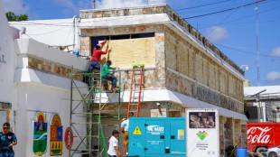 Turistas evacuados y vuelos suspendidos en México ante acercamiento de Beryl