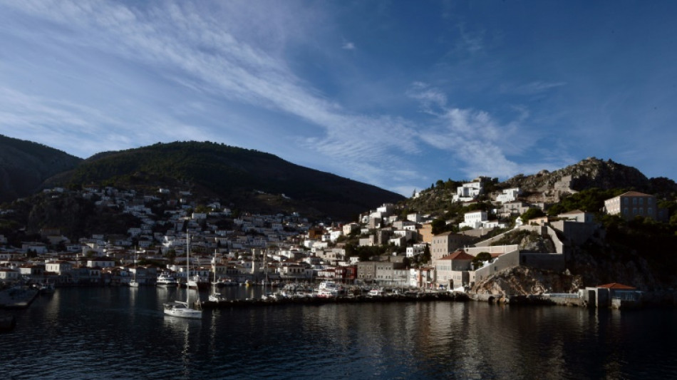 Grèce: colère après un incendie sur l'île d'Hydra déclenché par des feux d'artifice (pompiers)