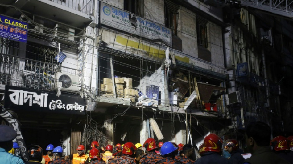 Quince muertos en Bangladés por una explosión en un edificio de oficinas