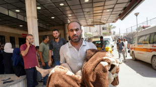 Israel segue bombardeando Gaza, onde o Exército recuperou os corpos de cinco reféns