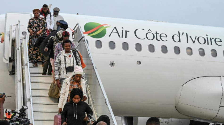 Hundreds of migrants fly home from Tunisia after attacks