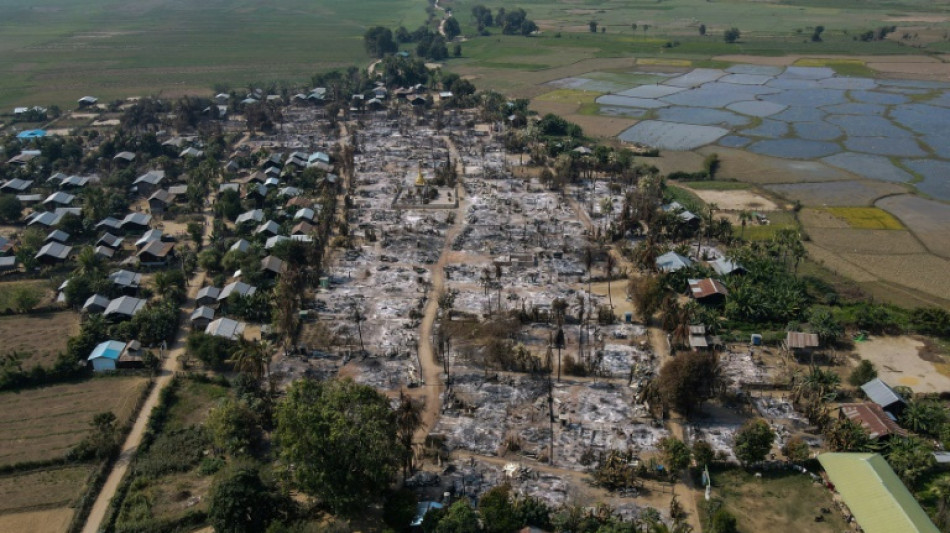 El ejército birmano, acusado de incendiar cientos de casas en el norte del país