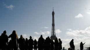 Dois turistas americanos bêbados passam a noite na Torre Eiffel