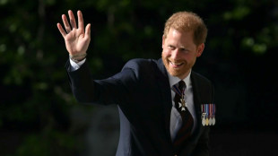 Príncipe Harry persiste em sua campanha contra os tabloides britânicos