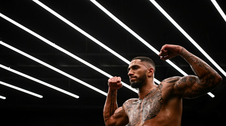 Boxe: face à Bakole, Yoka anticipe le combat "le plus dur" de sa carrière