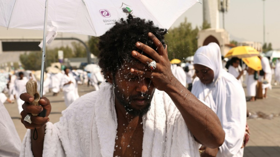 Arabie: des proches recherchent des fidèles disparus, plus de 900 morts lors du hajj