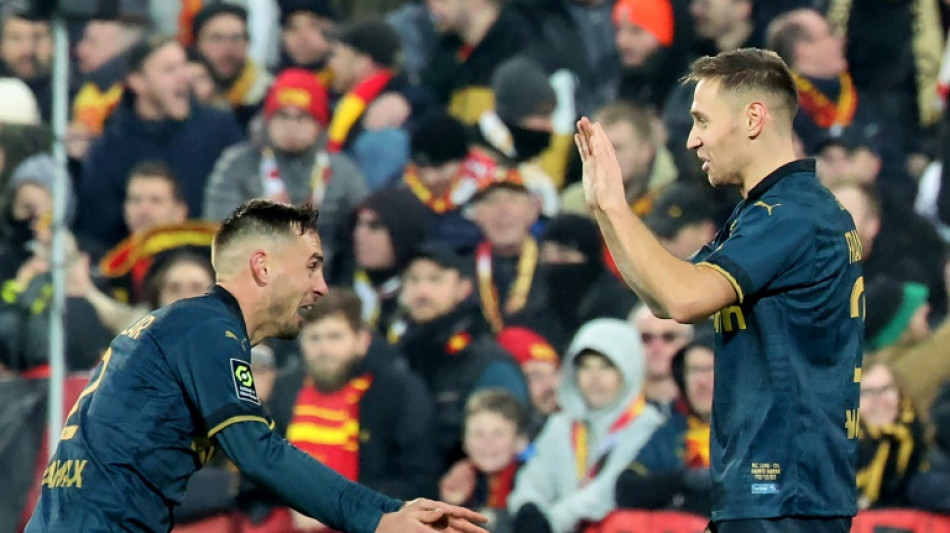 Após sofrer goleada na Champions, Lens vence lanterna Lyon e é 6º do Francês