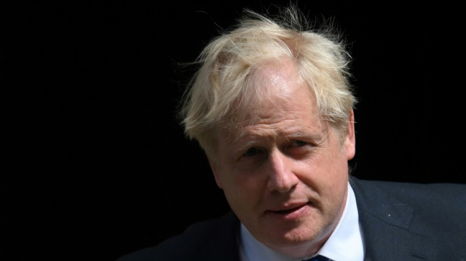 Crecientemente presionado, Boris Johnson se niega a dimitir