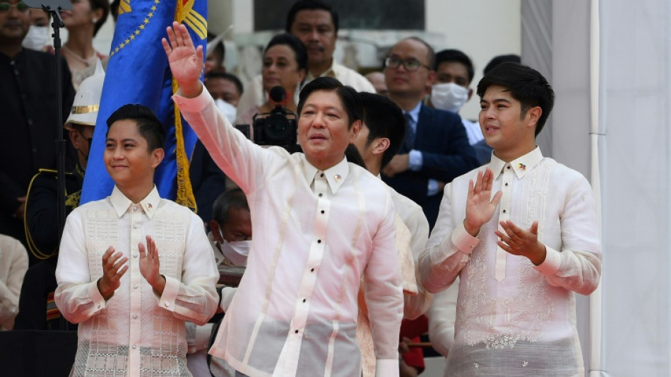 El hijo del dictador Marcos asume la presidencia de Filipinas