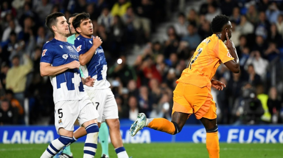 Vini e Mbappé marcam de pênalti, e Real Madrid vence Real Sociedad no Espanhol