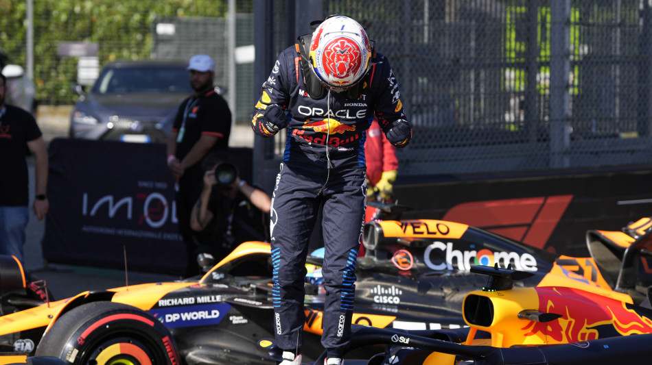 F1: pole da record Verstappen, felice dopo un weekend difficile