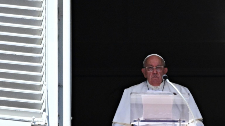 El papa urge "respetar" a los cascos azules de la ONU en Líbano