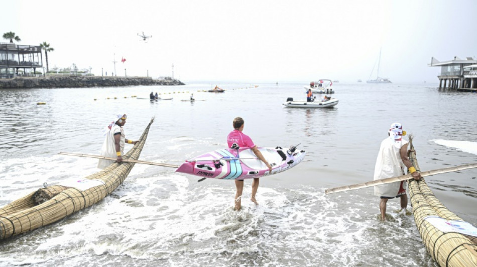 Six women in Peru embark on transoceanic voyage on paddle board