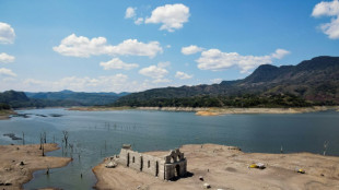 Seca expõe igreja colonial que estava submersa em represa no México