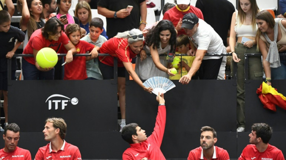 Alcaraz debuta contra el canadiense Auger-Aliassime en la Copa Davis