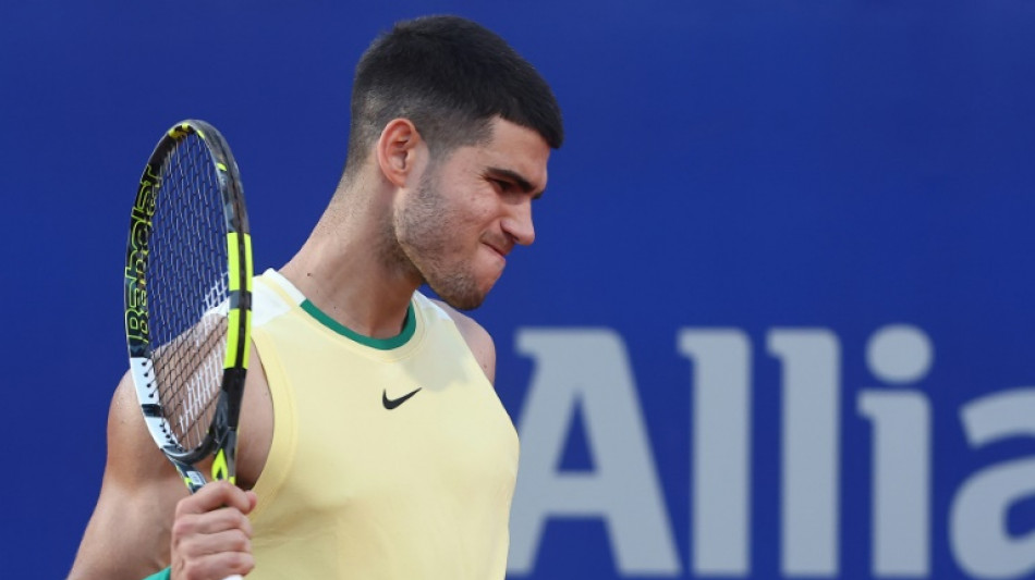 Alcaraz sufre una caída que "duele" ante Jarry en semis del ATP de Buenos Aires