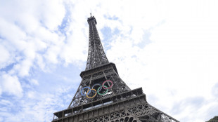 Parigi: Rimossi i 5 cerchi olimpici dalla Torre Eiffel