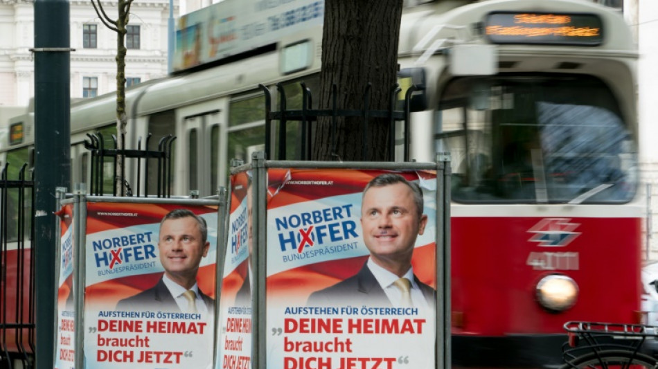 Austria torn between far-right 'gladiator' and 'glitterati' professor 
