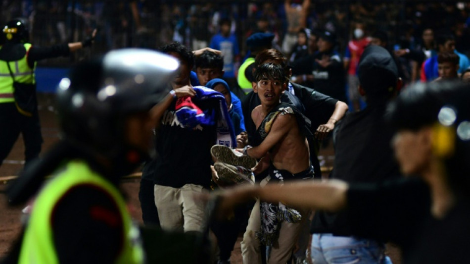 Indonésie: au moins 129 morts après un mouvement de foule dans un stade