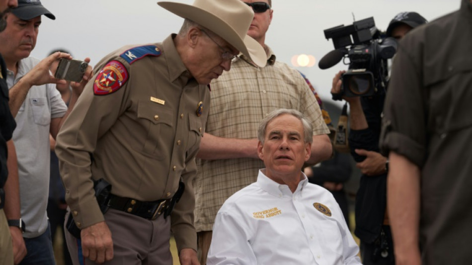 El gobernador de Texas autoriza a la policía a devolver a migrantes a la frontera