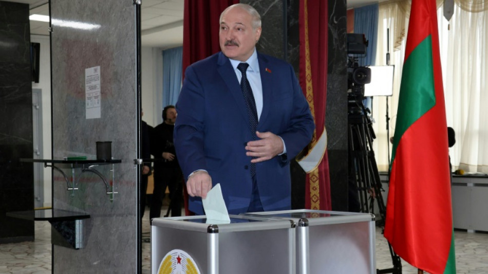 Zwei Drittel der Belarussen stimmen für Verfassungsänderung