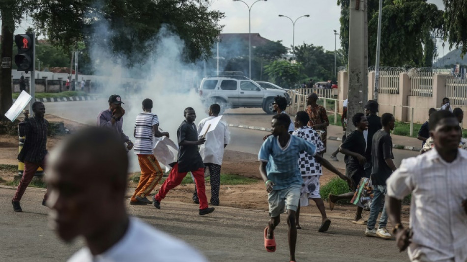 Anger meets tear gas as Nigeria hardship protests fizzle out