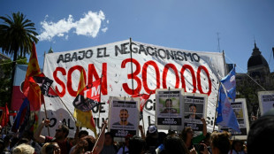 Mães da Praça de Maio recebem apoio de ativistas na Argentina