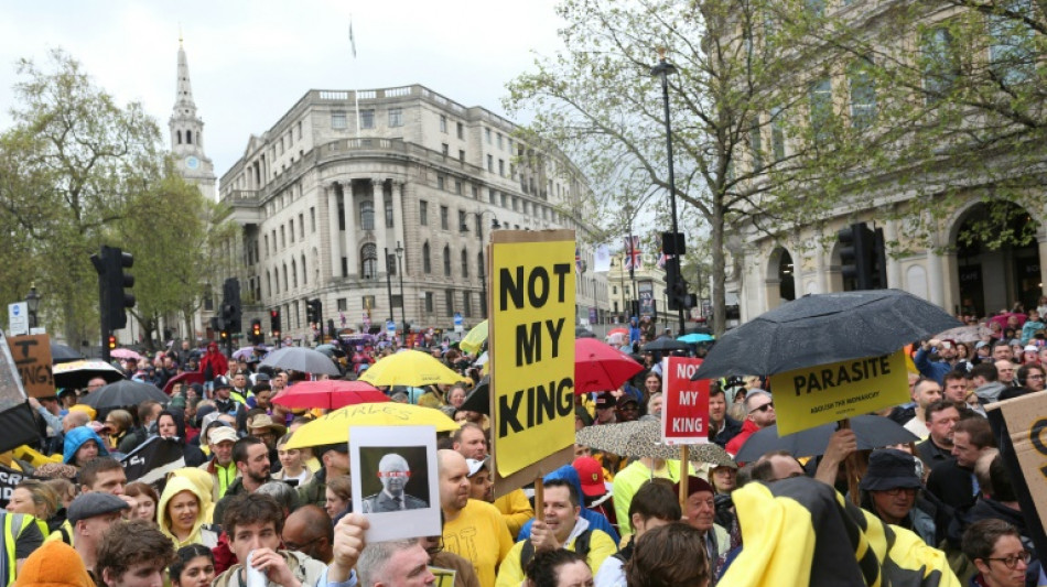 "¡Abajo la corona!", gritan los manifestantes antimonárquicos en Londres