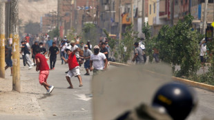 Lima amanece semivacía bajo toque de queda y con militares en las calles