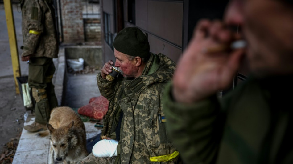 Zelensky visits Donbas near 'difficult' Ukraine front