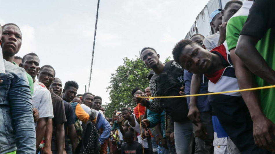 'Gold dust': Liberians queue for rice