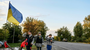 "Buscando a rusos": niños juegan a ser soldados en las carreteras de Ucrania