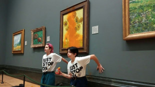 Ativistas que jogaram sopa em quadro de Van Gogh são declaradas culpadas em Londres