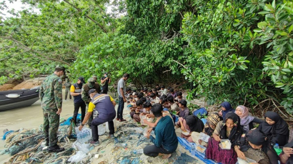 Hallados casi 60 rohinyás abandonados en una isla tailandesa 