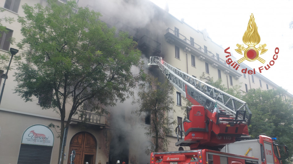 Incendio in un'autofficina a Milano, tre morti e tre feriti