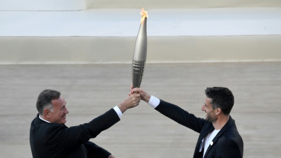 JO-2024: la flamme olympique remise par la Grèce aux organisateurs français