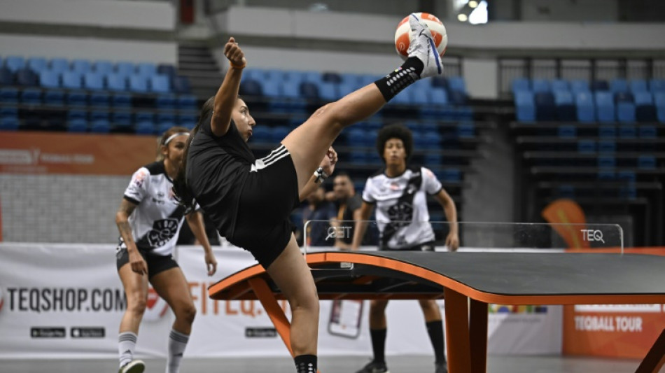 Teqball, "una forma pura y bella de fútbol", invade playa de Copacabana