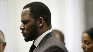 Le chanteur américain R. Kelly, coupable de crimes sexuels, risque 25 ans de prison 