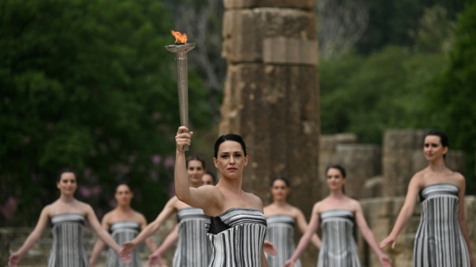 JO-2024: le relais de la flamme olympique a commencé après son allumage en Grèce