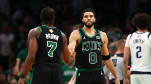 Finale NBA: Boston contient un Dallas maladroit et mène 2-0