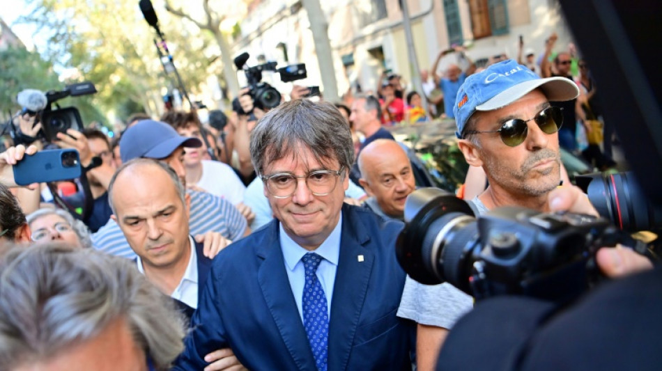 El independentista Carles Puigdemont reaparece brevemente en España, pero se esfuma