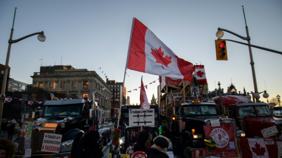 Policía de Canadá intima a manifestantes a que abandonen Ottawa