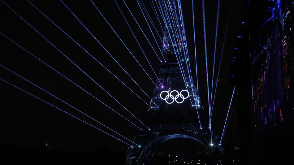 Eredi di Eiffel contro sindaca Parigi, via i cerchi olimpici