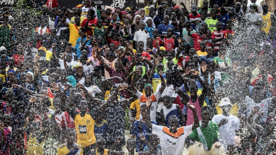 Senegalese pirogue race a day of friendly feuds -- and fun