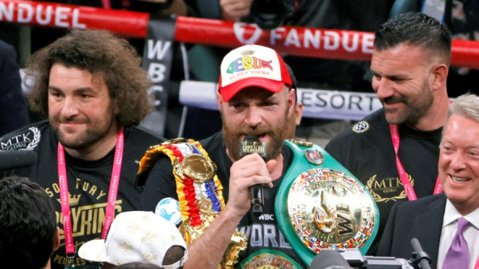 Fury to defend heavyweight title against Whyte at Wembley on April 23